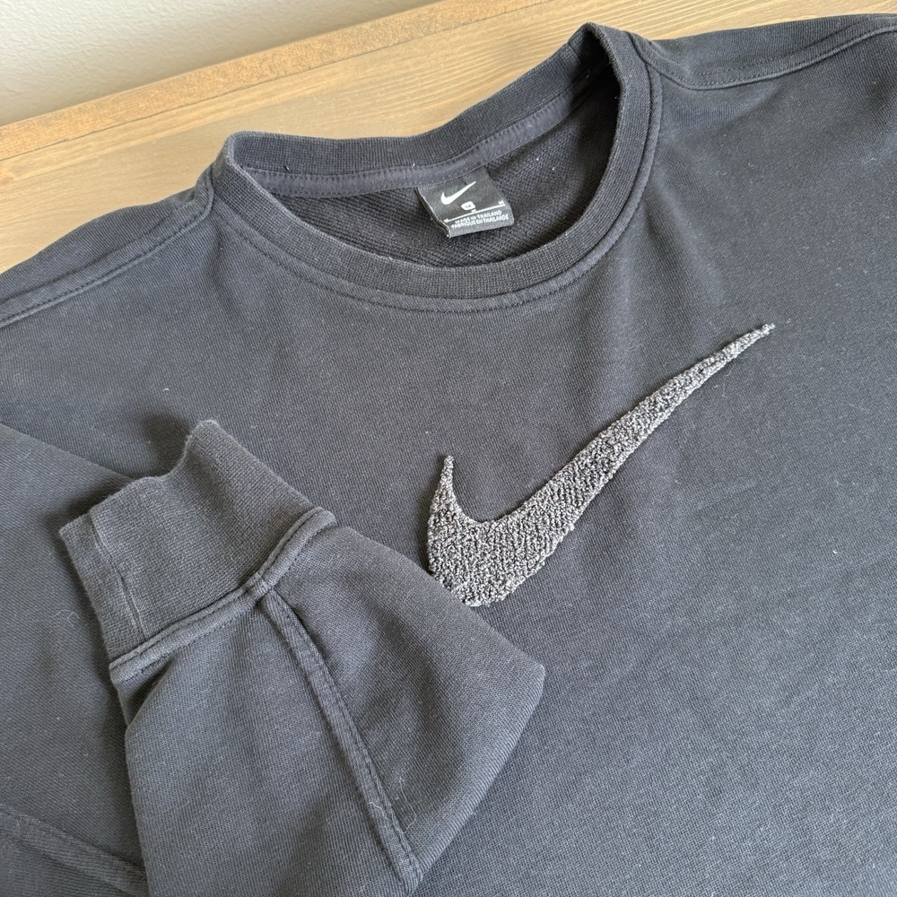 Nike Women's Medium Black Logo‎ Crewneck Cropped Pullover Sweatshirt